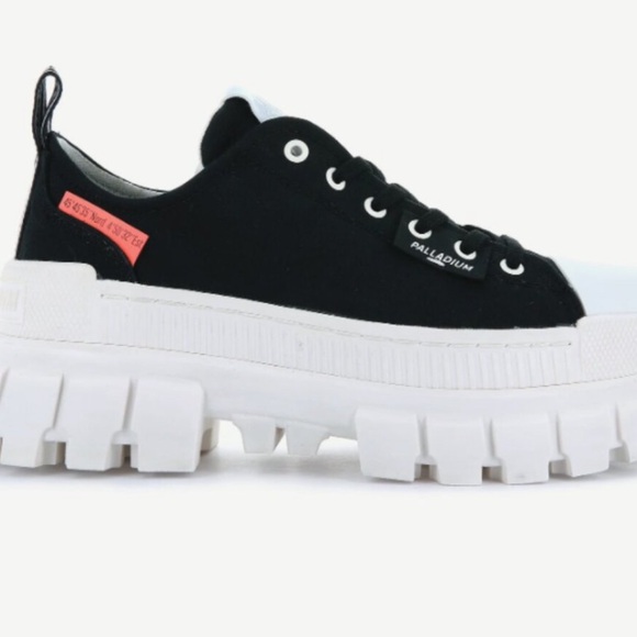 Palladium Revolt Lo TX Platform Sneakers Womens US Size 8 Black/Marshmallow - Picture 3 of 16